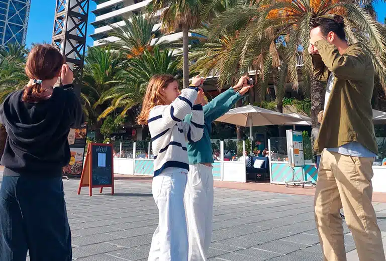 Este conjunto de materiales descargables contiene actividades para desarrollar en el aula con grupos de Primaria (7-12 años) y Secundaria-Bachillerato